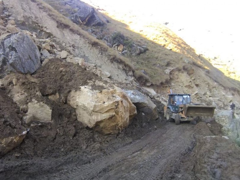 कर्णाली करिडोरमा खसेको पहिरो पन्छाउन सुरु